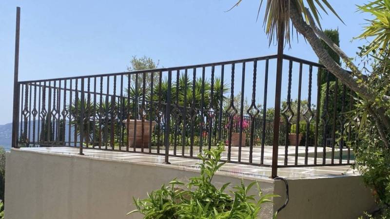 Élégant – authentique – robuste – traditionnel – raffiné – Sainte-Maxime