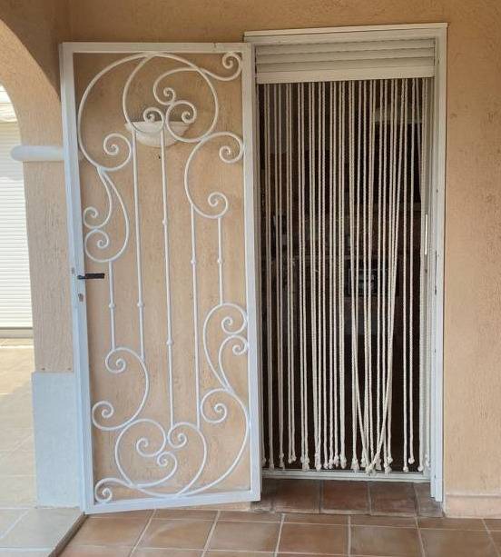 Harmonieux, travaillé, sur-mesure, noble, protecteur — Tourrettes-sur-Loup