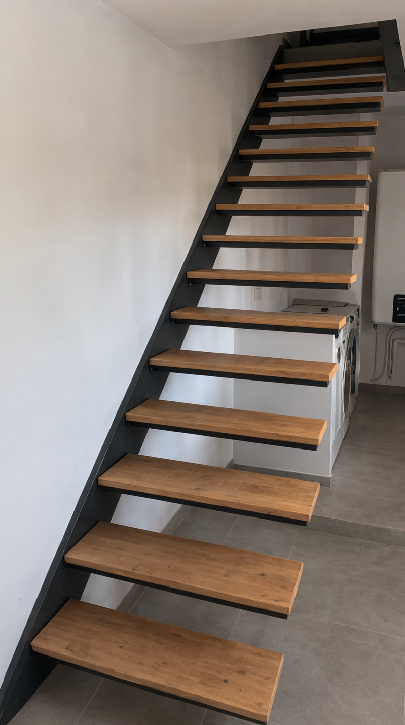 Minimaliste, élégant, fonctionnel, stable, lumineux – Grasse