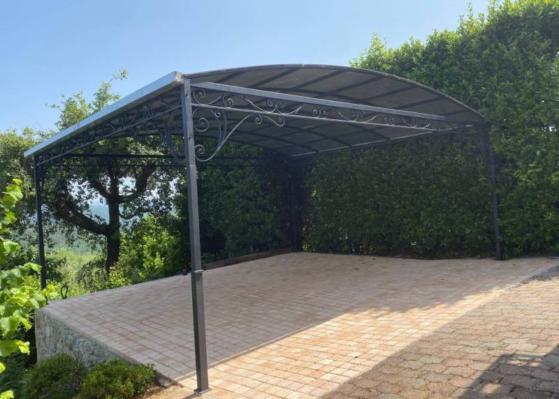 Abri de voiture posé et réalisé sur la Côte d'Azur