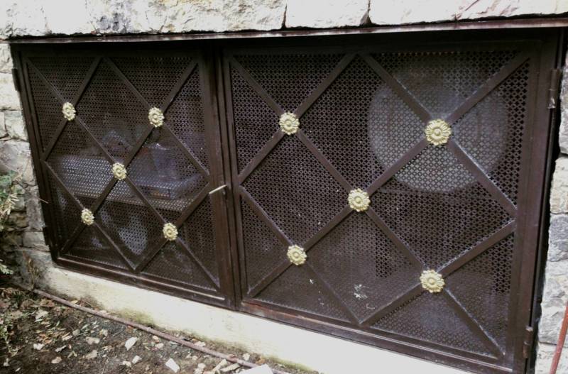Création de grilles en ferronnerie d’art Sudecor près de Gattières, alliant sécurité et intégration discrète dans l’habitat.