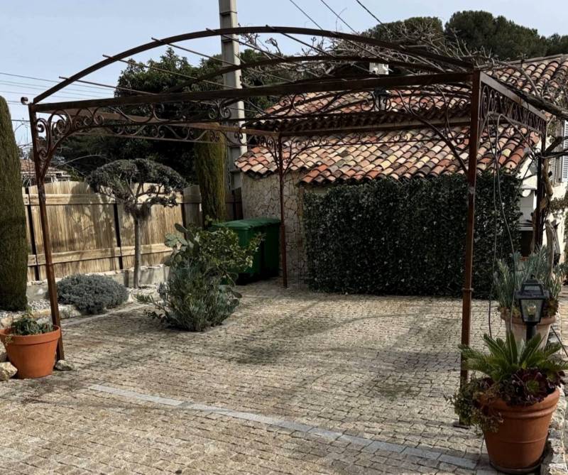 Raffinée, naturelle, décorative, solide, lumineuse – Grasse