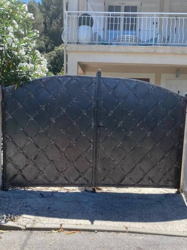 Portail entrée villa Marseille