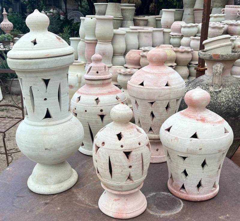 Jarres poterie diverses à Vallauris, Côte d'Azur pour jardin, patio, terrasse ou autre extérieur