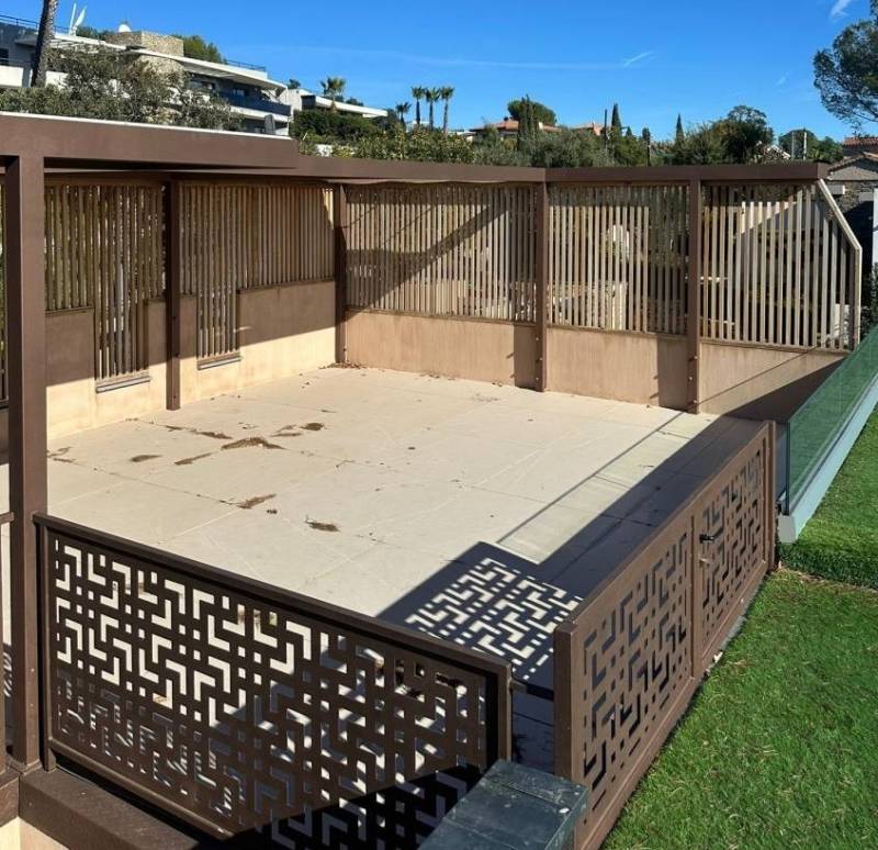 Solide, artistique, lumineuse, fluide, équilibrée, Golfe-Juan