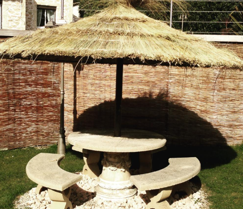parasol en paille jardin